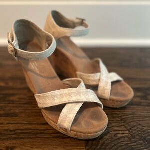 MUST GO ♥️ TOMS Sienna Wedge - Cream - EUC - Size 8
